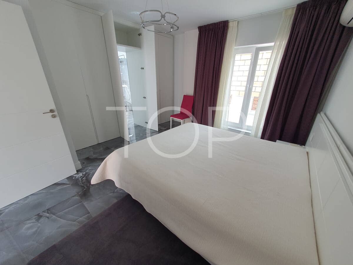 4 bedroom Villa for sale in Playa del Duque with pool - € 2,100,000 (Ref: 9624260)