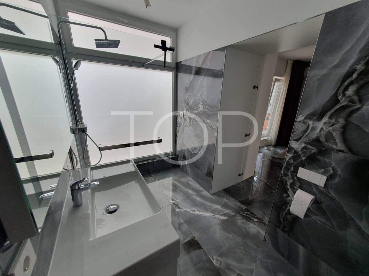 4 bedroom Villa for sale in Playa del Duque with pool - € 2,100,000 (Ref: 9624260)