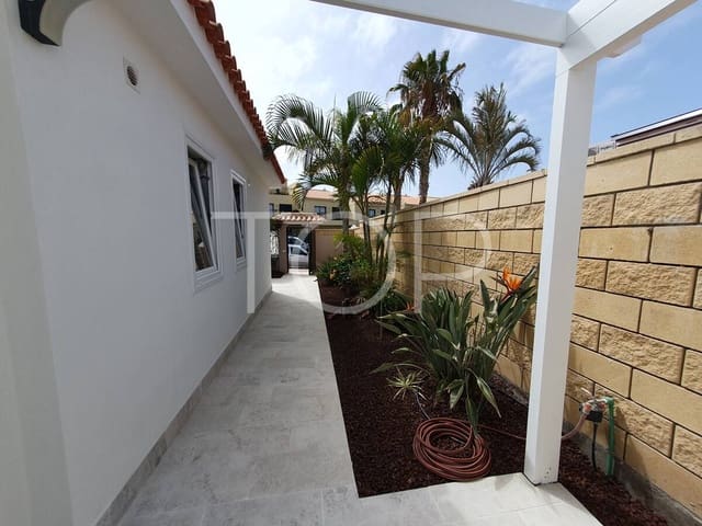 4 bedroom Villa for sale in Playa del Duque, Adeje with pool - € 2,100,000 (Ref: 9624260)