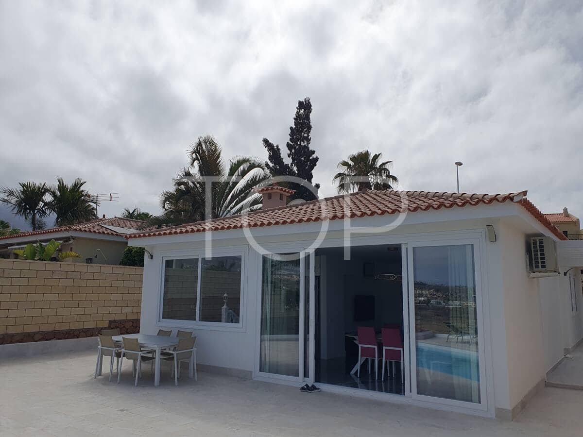 4 bedroom Villa for sale in Playa del Duque with pool - € 2,100,000 (Ref: 9624260)