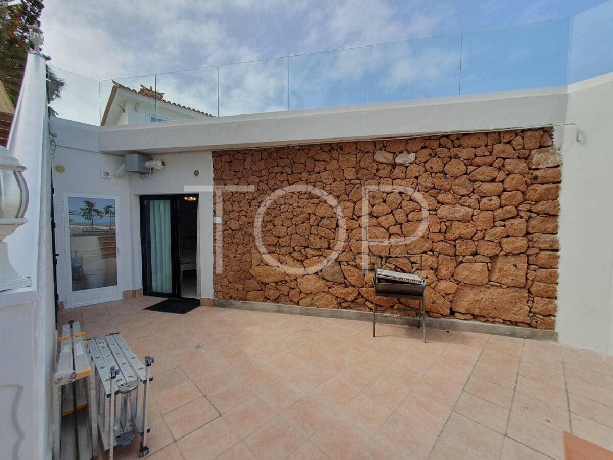 4 bedroom Villa for sale in Playa del Duque with pool - € 2,100,000 (Ref: 9624260)