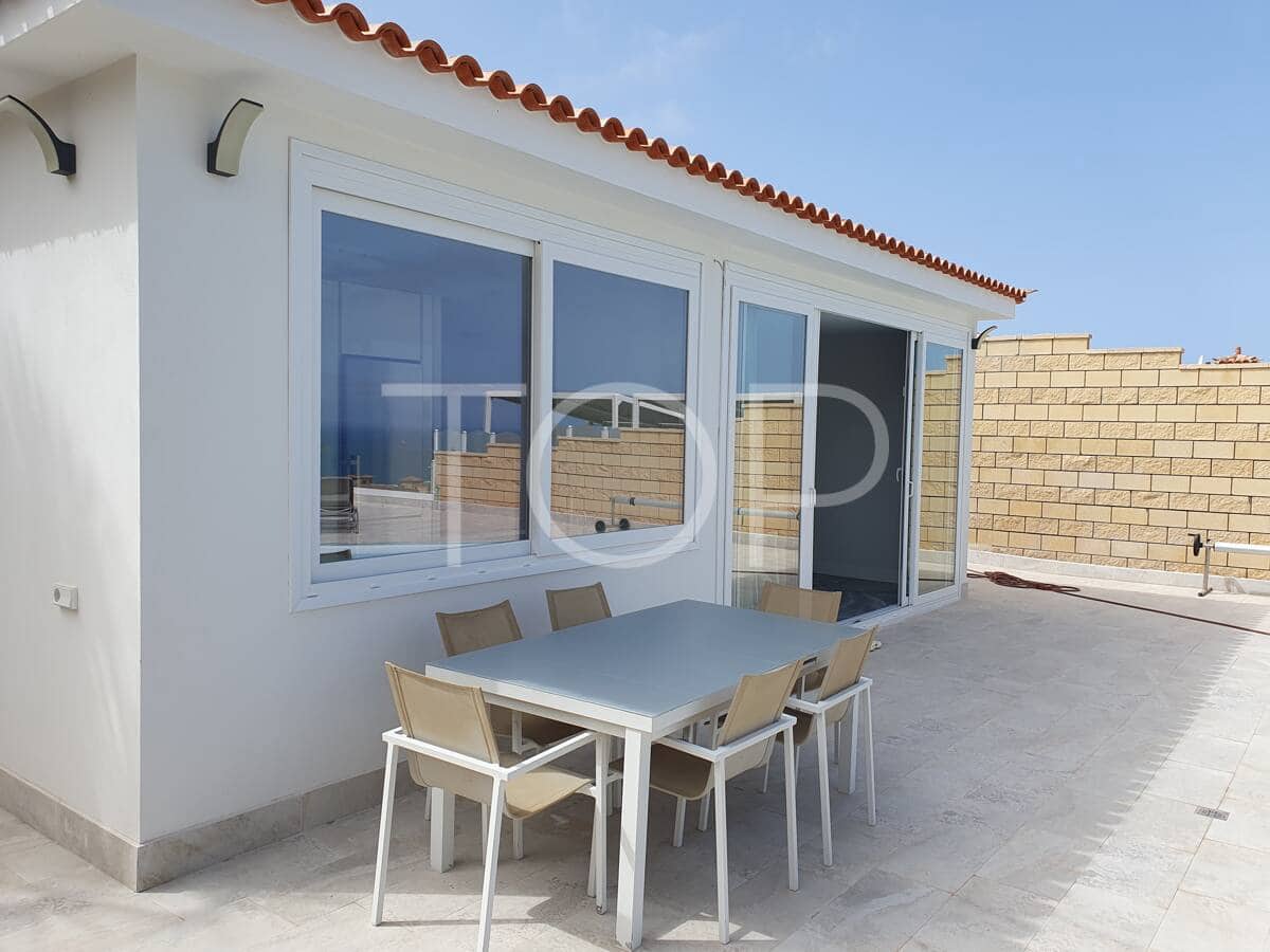 4 bedroom Villa for sale in Playa del Duque with pool - € 2,100,000 (Ref: 9624260)