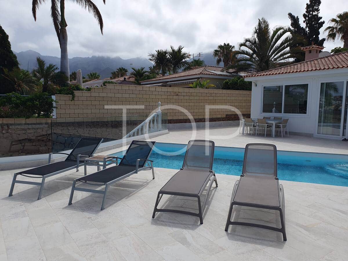 4 bedroom Villa for sale in Playa del Duque with pool - € 2,100,000 (Ref: 9624260)