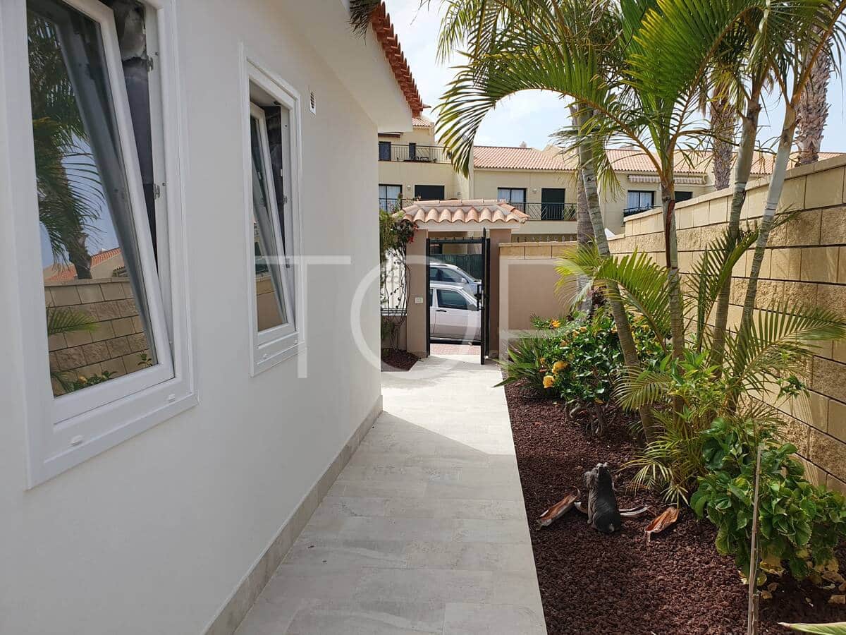 4 bedroom Villa for sale in Playa del Duque with pool - € 2,100,000 (Ref: 9624260)