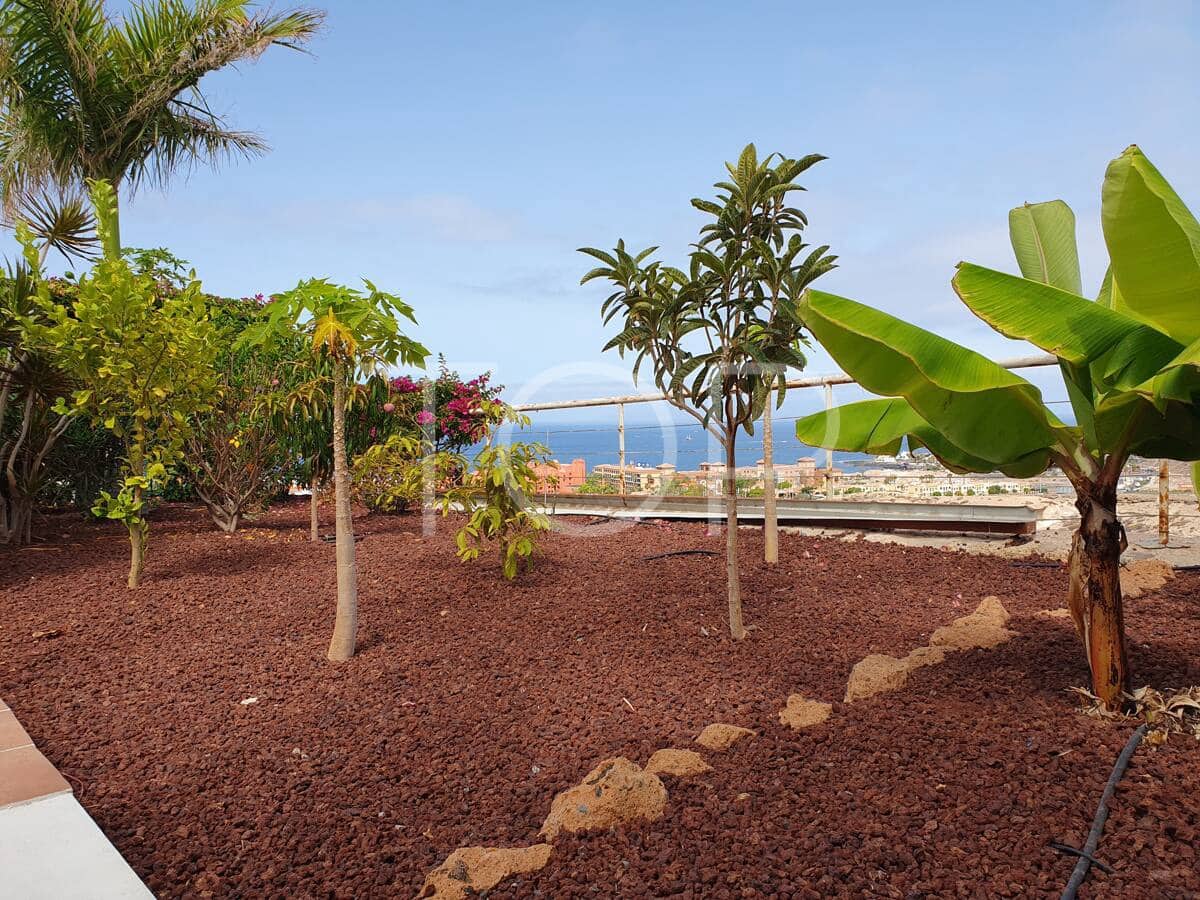 4 bedroom Villa for sale in Playa del Duque with pool - € 2,100,000 (Ref: 9624260)