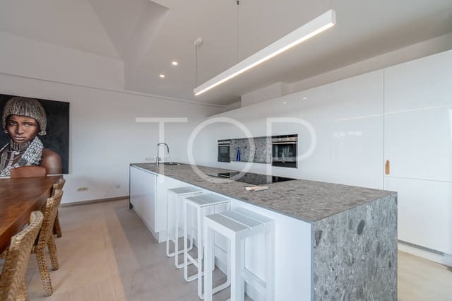 2 quarto Penthouse para venda em Playa del Duque, Adeje com piscina garagem - 950 000 € (Ref: 9626926)