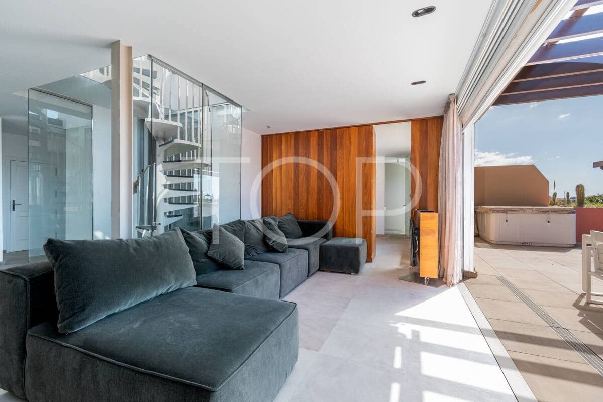 2 quarto Penthouse para venda em Playa del Duque com piscina garagem - 950 000 € (Ref: 9626926)