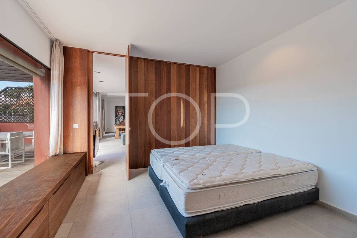 2 quarto Penthouse para venda em Playa del Duque com piscina garagem - 950 000 € (Ref: 9626926)