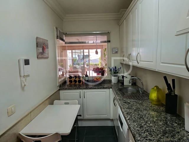 2 makuuhuone Rivitalo myytävänä paikassa Chayofa, Arona mukana 
autotalli - 465 000 € (Ref: 9632824)