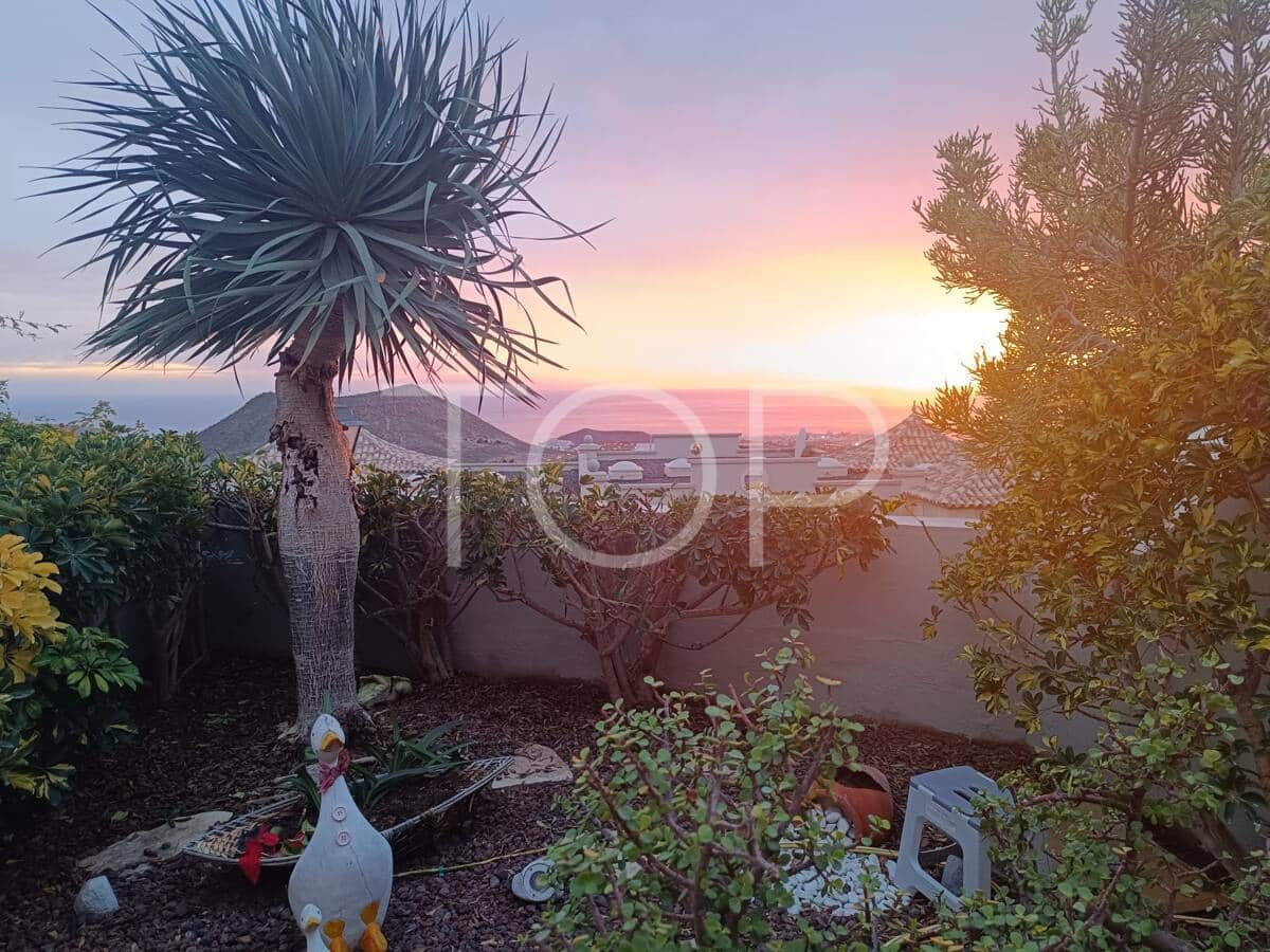 2 makuuhuone Rivitalo myytävänä paikassa Chayofa mukana 
autotalli - 465 000 € (Ref: 9632824)