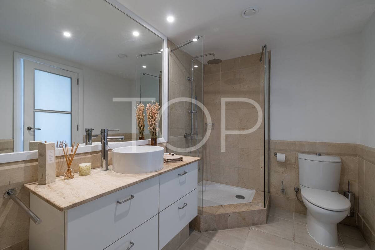 1 bedroom Penthouse for sale in Los Cristianos with pool garage - € 569,580 (Ref: 9654350)