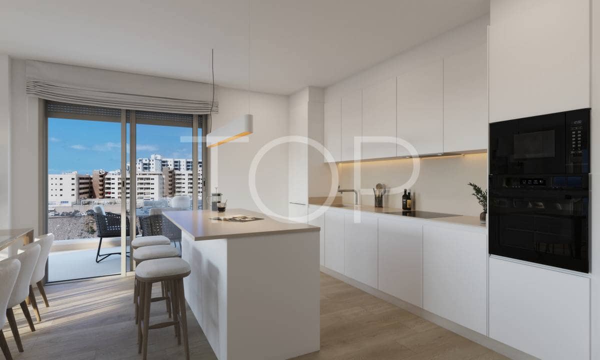Piso de 3 habitaciones en Adeje en venta con garaje - 744.675 € (Ref: 9665687)