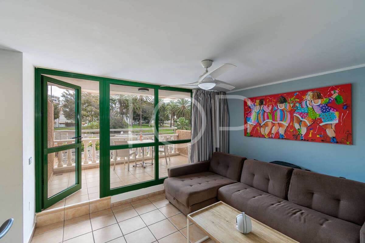 1 bedroom Penthouse for sale in Playa de las Americas with pool - € 299,000 (Ref: 9669622)