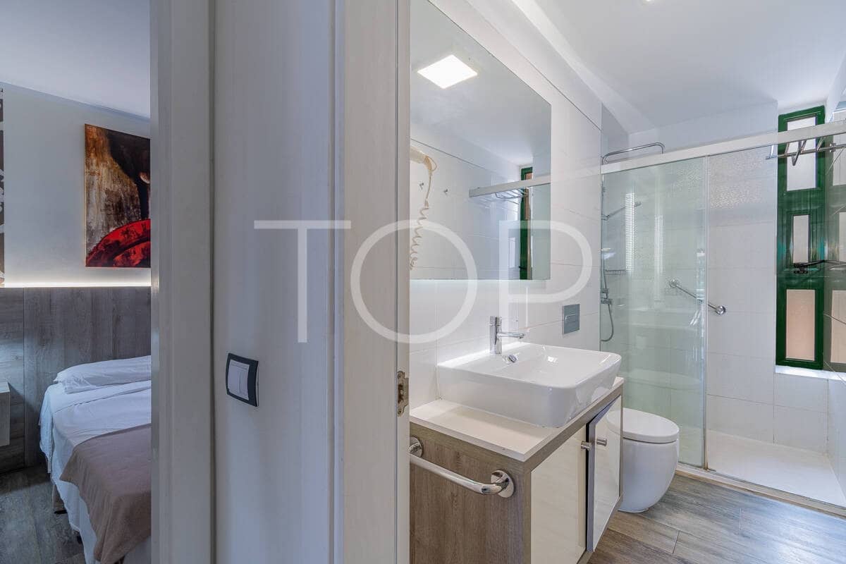 1 bedroom Penthouse for sale in Playa de las Americas with pool - € 299,000 (Ref: 9669622)