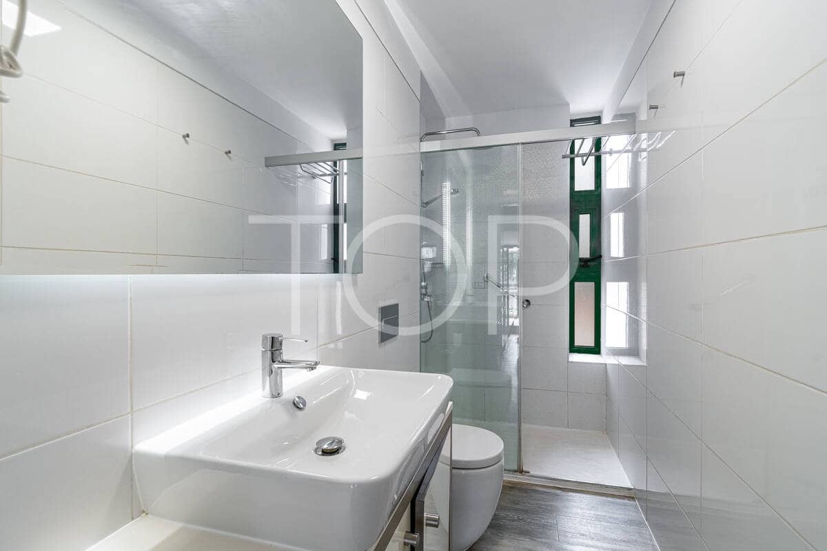 1 bedroom Penthouse for sale in Playa de las Americas with pool - € 299,000 (Ref: 9669622)