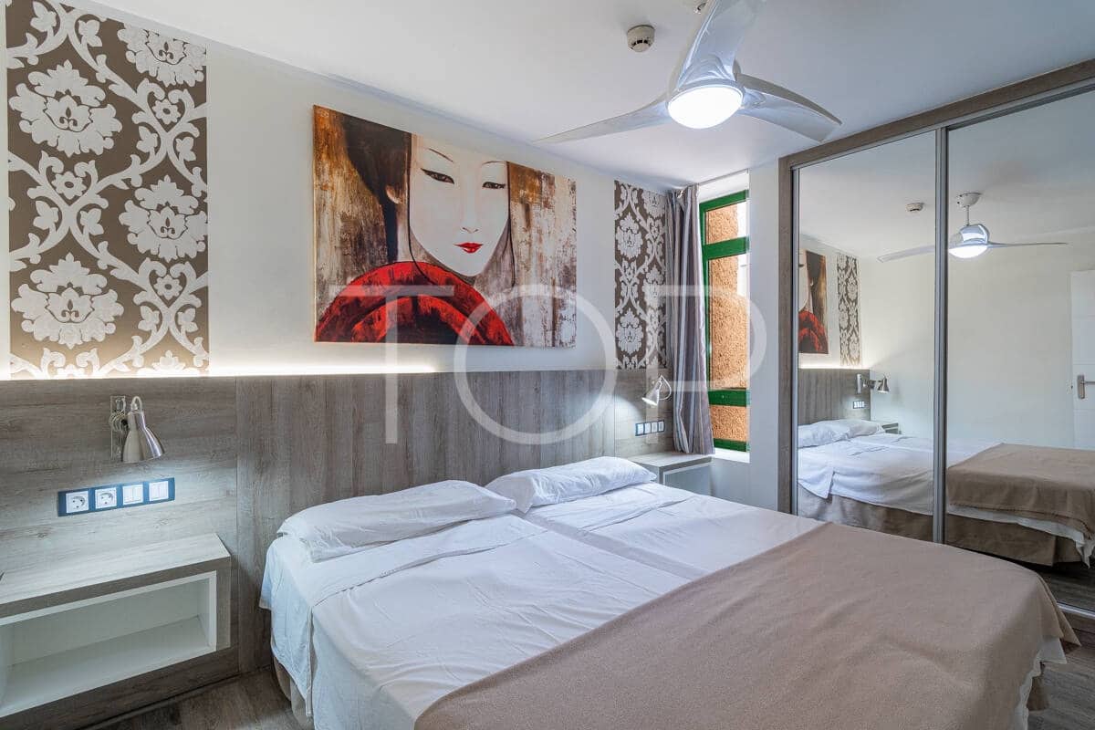 1 bedroom Penthouse for sale in Playa de las Americas with pool - € 299,000 (Ref: 9669622)