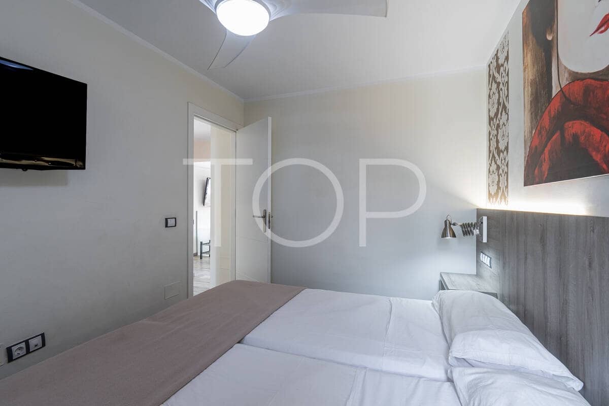 1 bedroom Penthouse for sale in Playa de las Americas with pool - € 299,000 (Ref: 9669622)