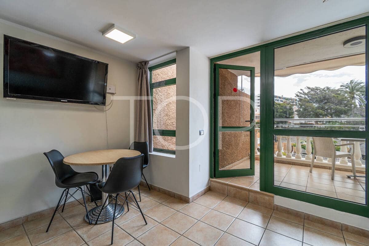 1 bedroom Penthouse for sale in Playa de las Americas with pool - € 299,000 (Ref: 9669622)