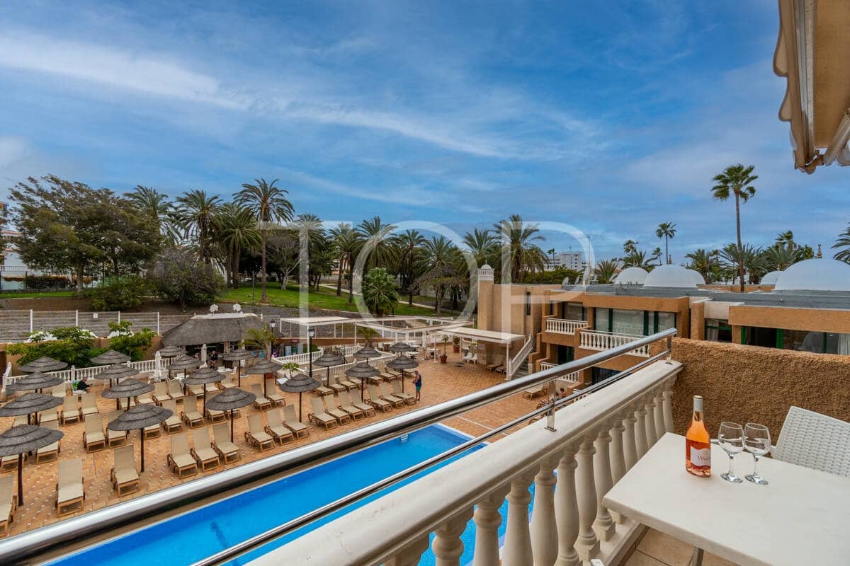 1 bedroom Penthouse for sale in Playa de las Americas with pool - € 299,000 (Ref: 9669622)