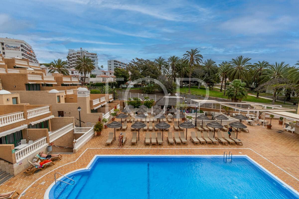 1 bedroom Penthouse for sale in Playa de las Americas with pool - € 299,000 (Ref: 9669622)