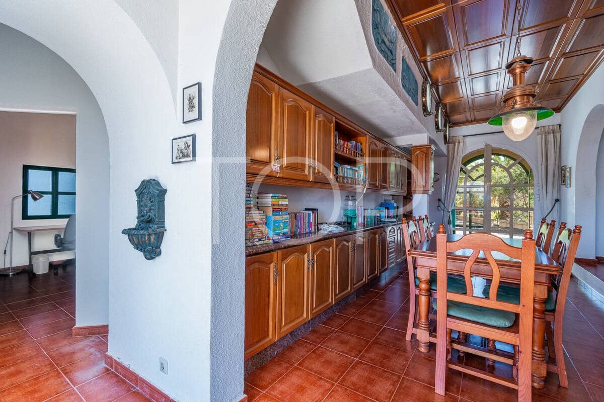 6 bedroom Finca/Country House for sale in El Salto with pool garage - € 998,000 (Ref: 9685724)
