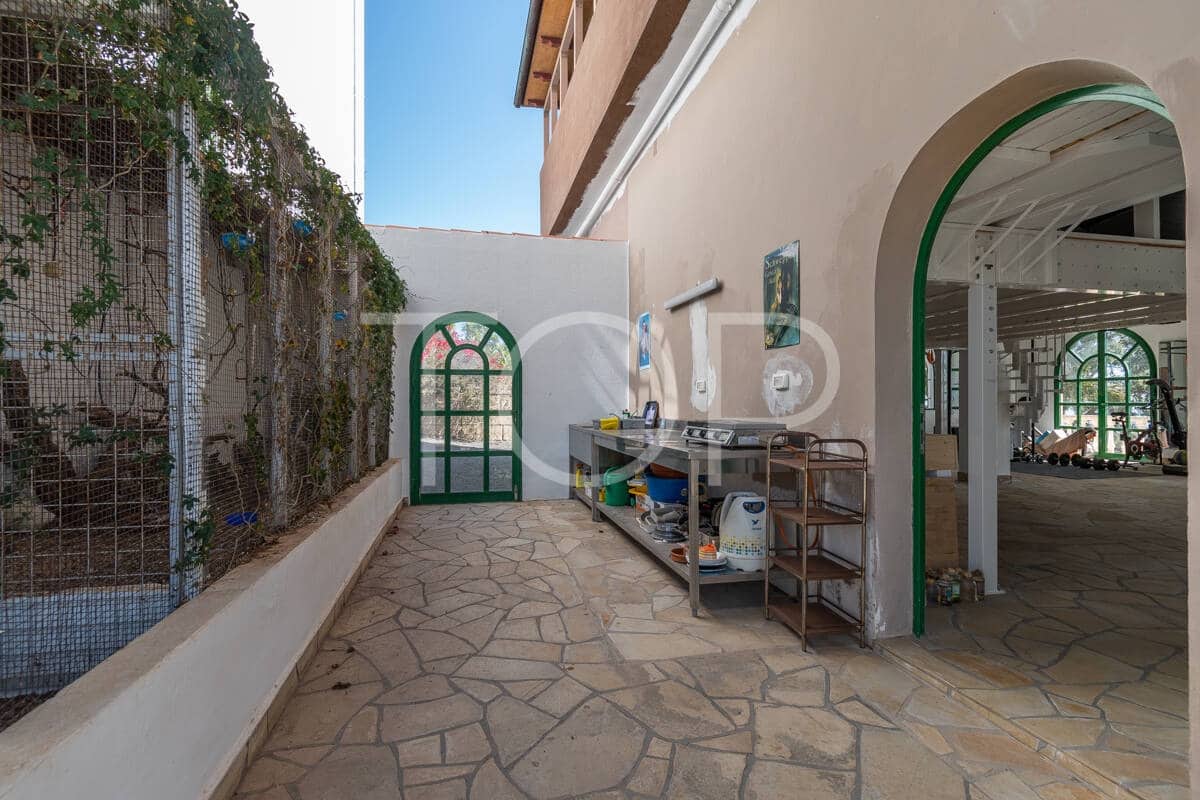 6 bedroom Finca/Country House for sale in El Salto with pool garage - € 998,000 (Ref: 9685724)