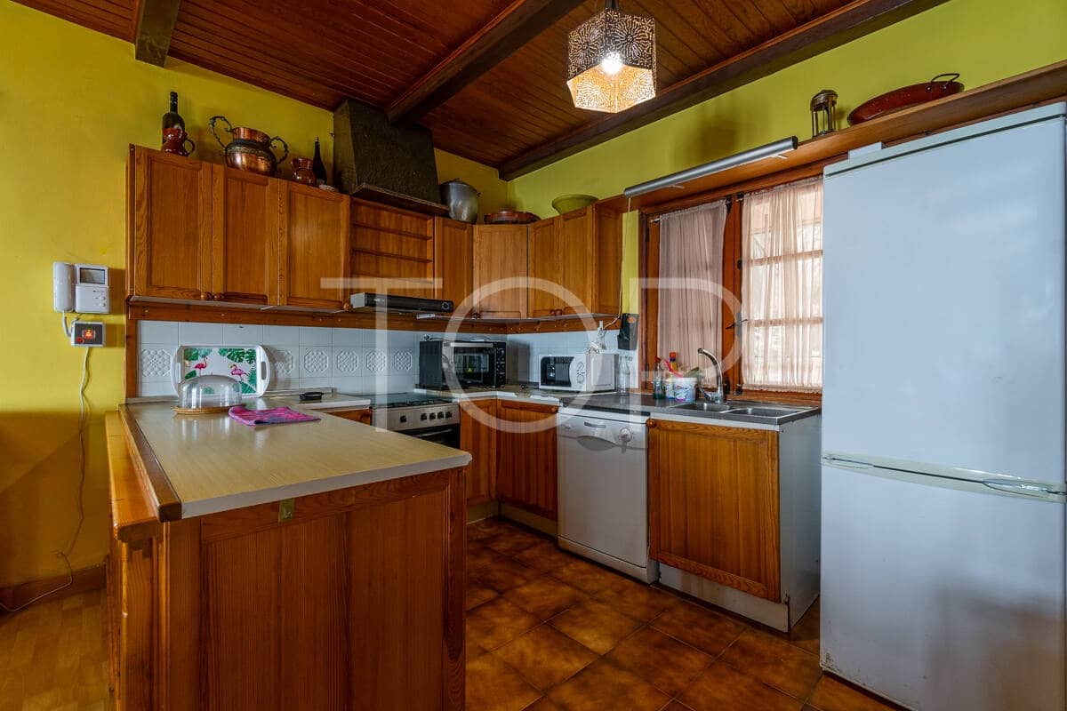 6 bedroom Finca/Country House for sale in La Orotava with garage - € 1,100,000 (Ref: 9697874)