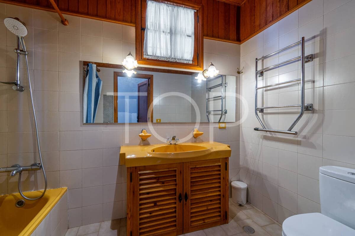 6 bedroom Finca/Country House for sale in La Orotava with garage - € 1,100,000 (Ref: 9697874)