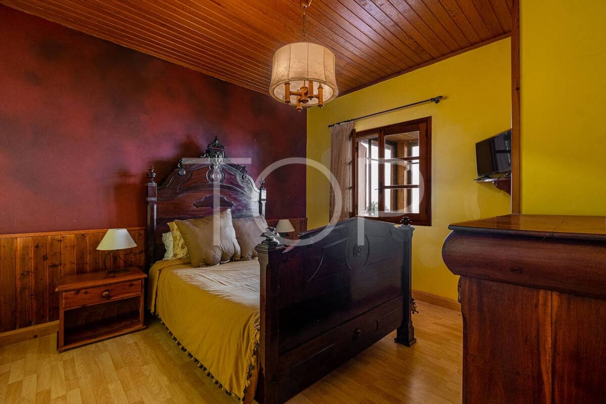 6 bedroom Finca/Country House for sale in La Orotava with garage - € 1,100,000 (Ref: 9697874)