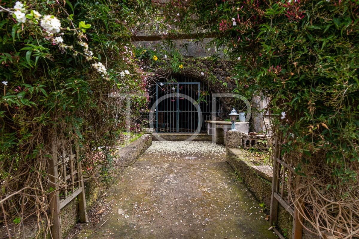 6 bedroom Finca/Country House for sale in La Orotava with garage - € 1,100,000 (Ref: 9697874)