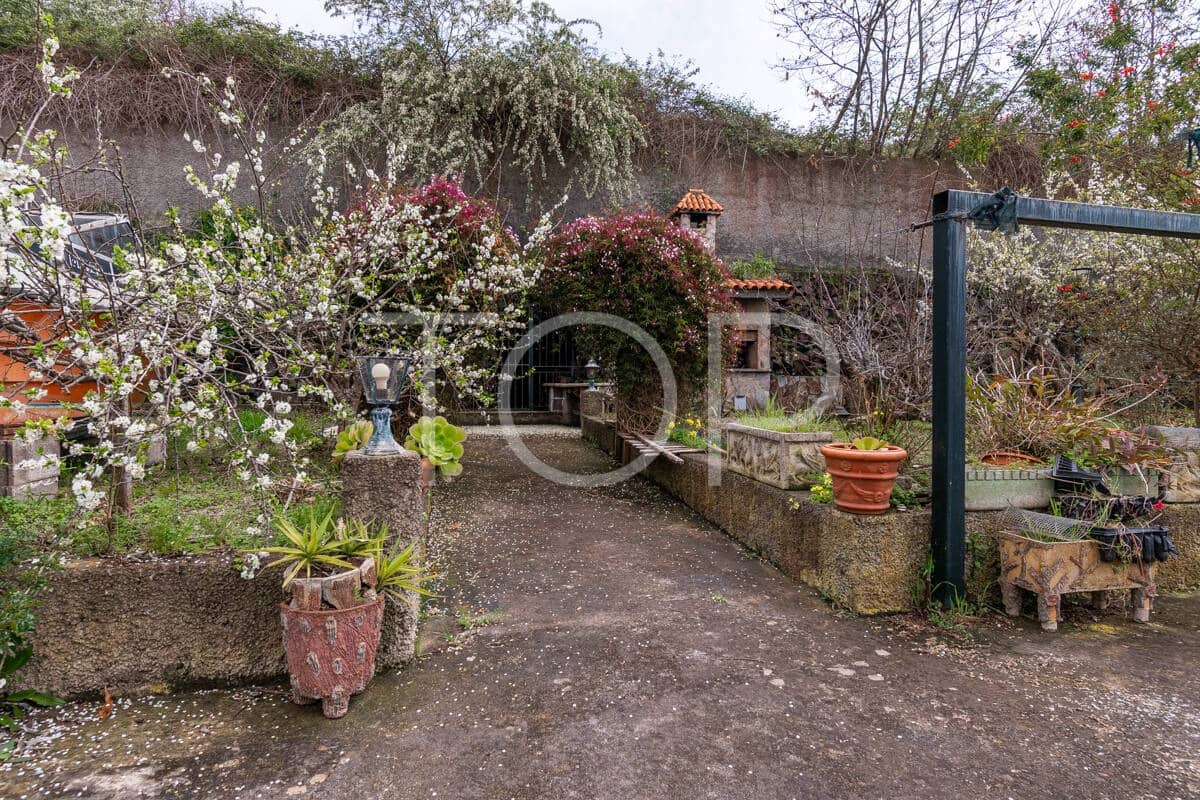 6 bedroom Finca/Country House for sale in La Orotava with garage - € 1,100,000 (Ref: 9697874)