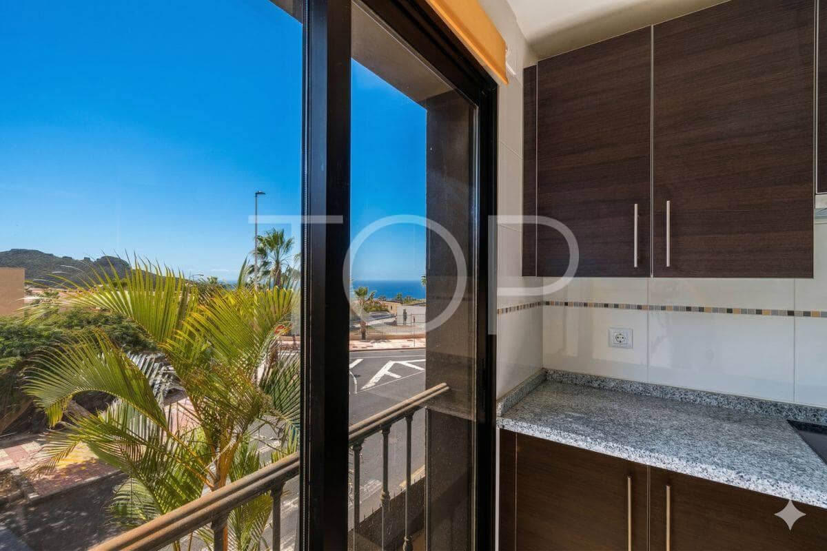 2 soverom Leilighet til salgs i Adeje med garasje - € 360 000 (Ref: 9725156)