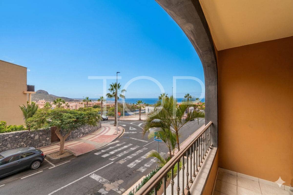 2 soverom Leilighet til salgs i Adeje med garasje - € 360 000 (Ref: 9725156)