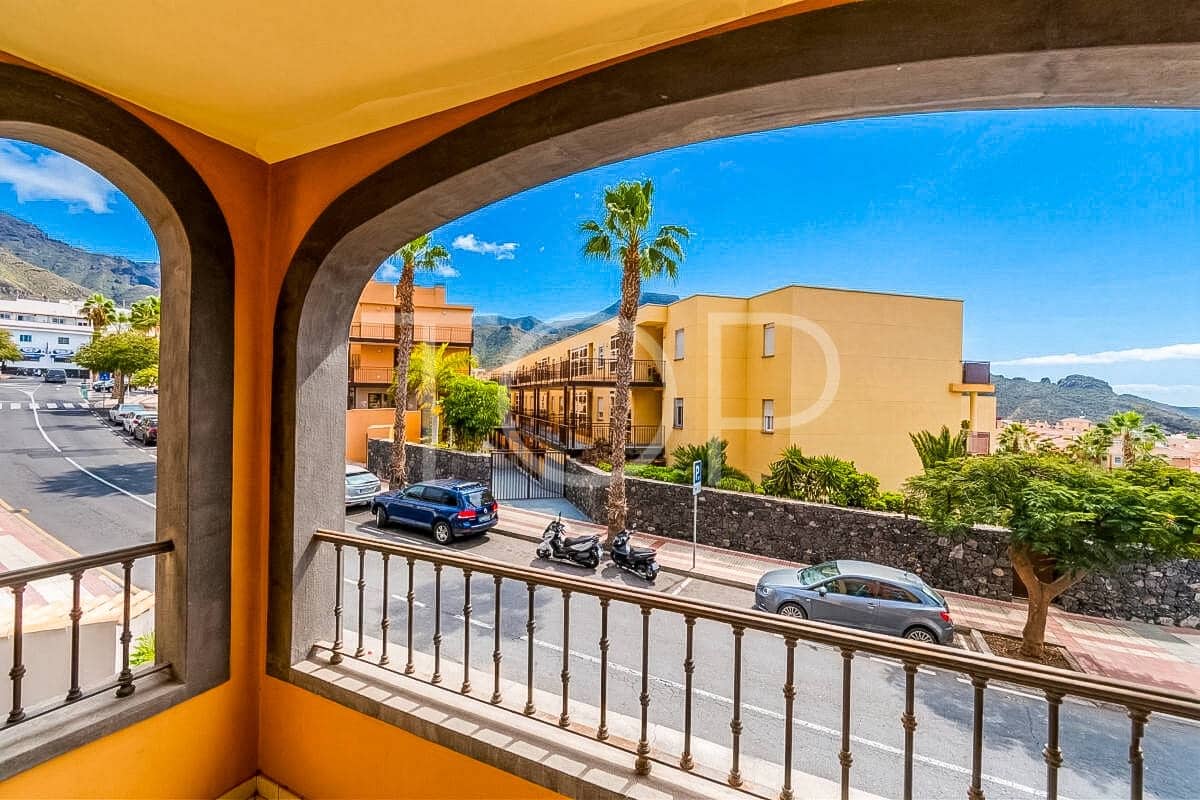 Piso de 2 habitaciones en Adeje en venta con garaje - 350.000 € (Ref: 9725156)