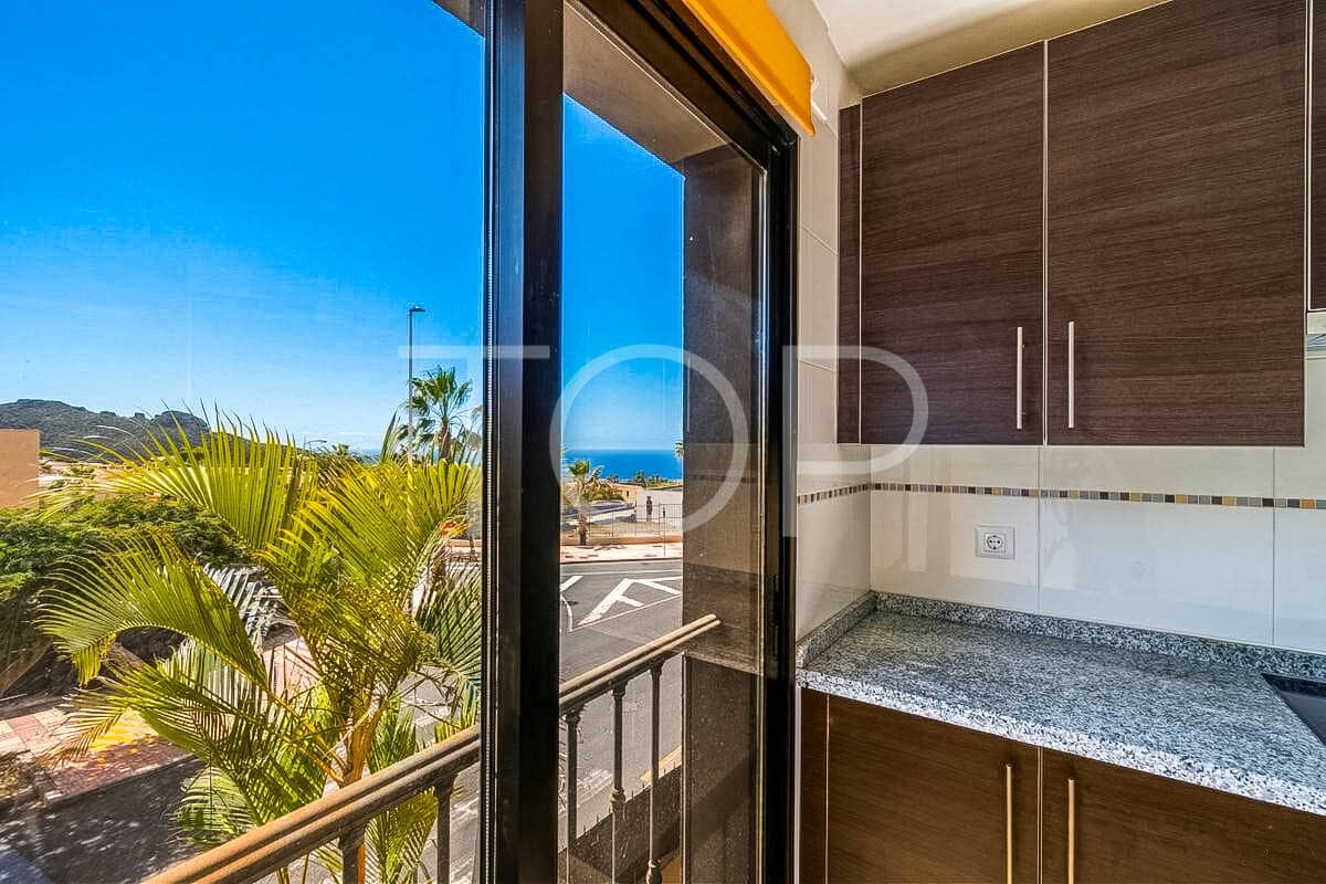 Piso de 2 habitaciones en Adeje en venta con garaje - 350.000 € (Ref: 9725156)