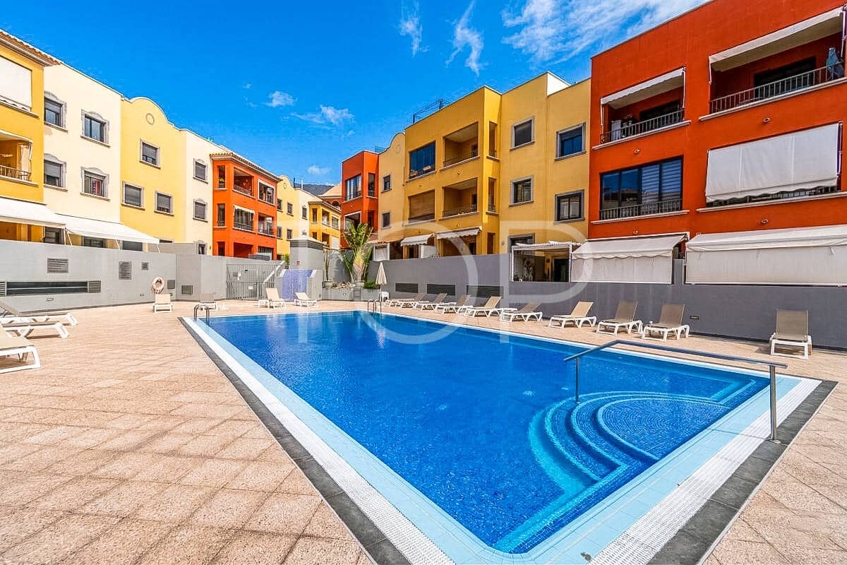 Piso de 2 habitaciones en Adeje en venta con garaje - 350.000 € (Ref: 9725156)