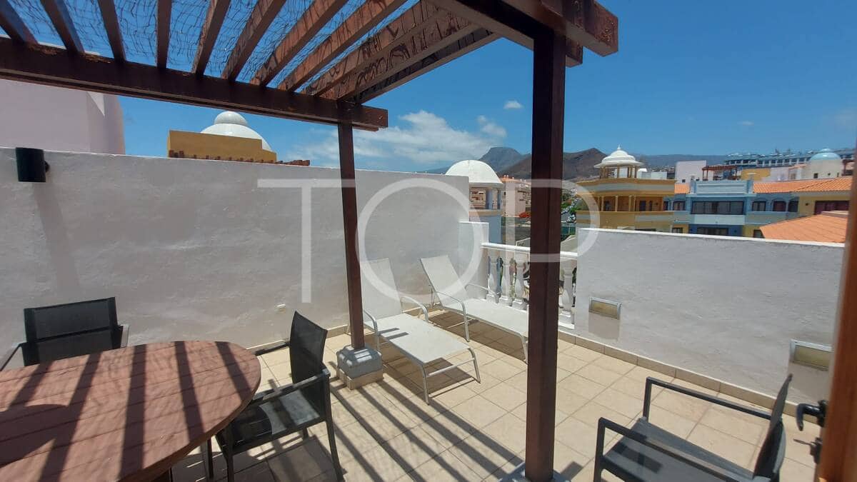 Piso de 2 habitaciones en Los Cristianos en venta con piscina garaje - 641.311 € (Ref: 9737728)