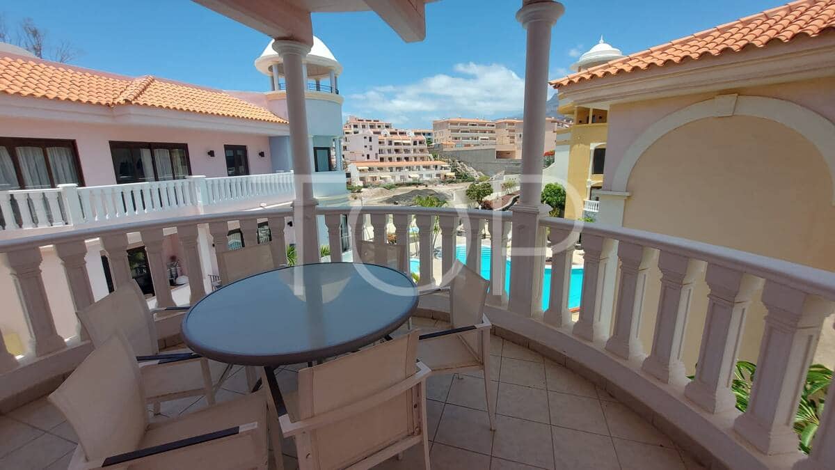 Piso de 2 habitaciones en Los Cristianos en venta con piscina garaje - 641.311 € (Ref: 9737728)