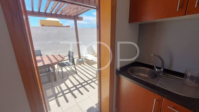 Piso de 2 habitaciones en Los Cristianos, Arona en venta con piscina garaje - 641.311 € (Ref: 9737728)