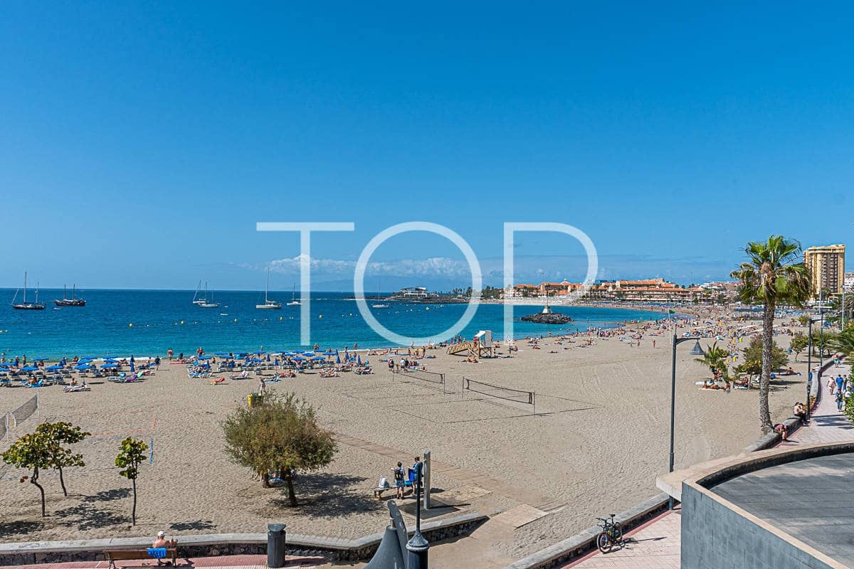 Piso de 2 habitaciones en Los Cristianos en venta con piscina garaje - 641.311 € (Ref: 9737728)