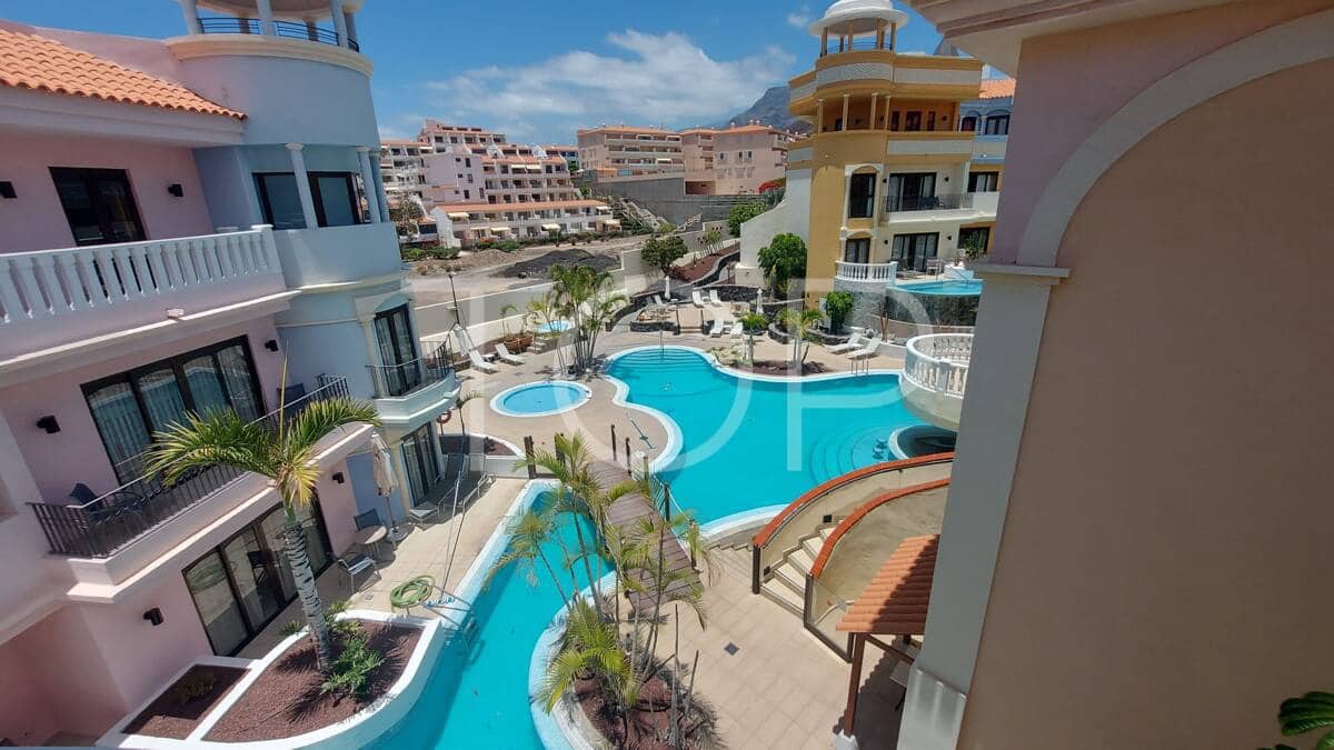 Piso de 2 habitaciones en Los Cristianos en venta con piscina garaje - 641.311 € (Ref: 9737728)