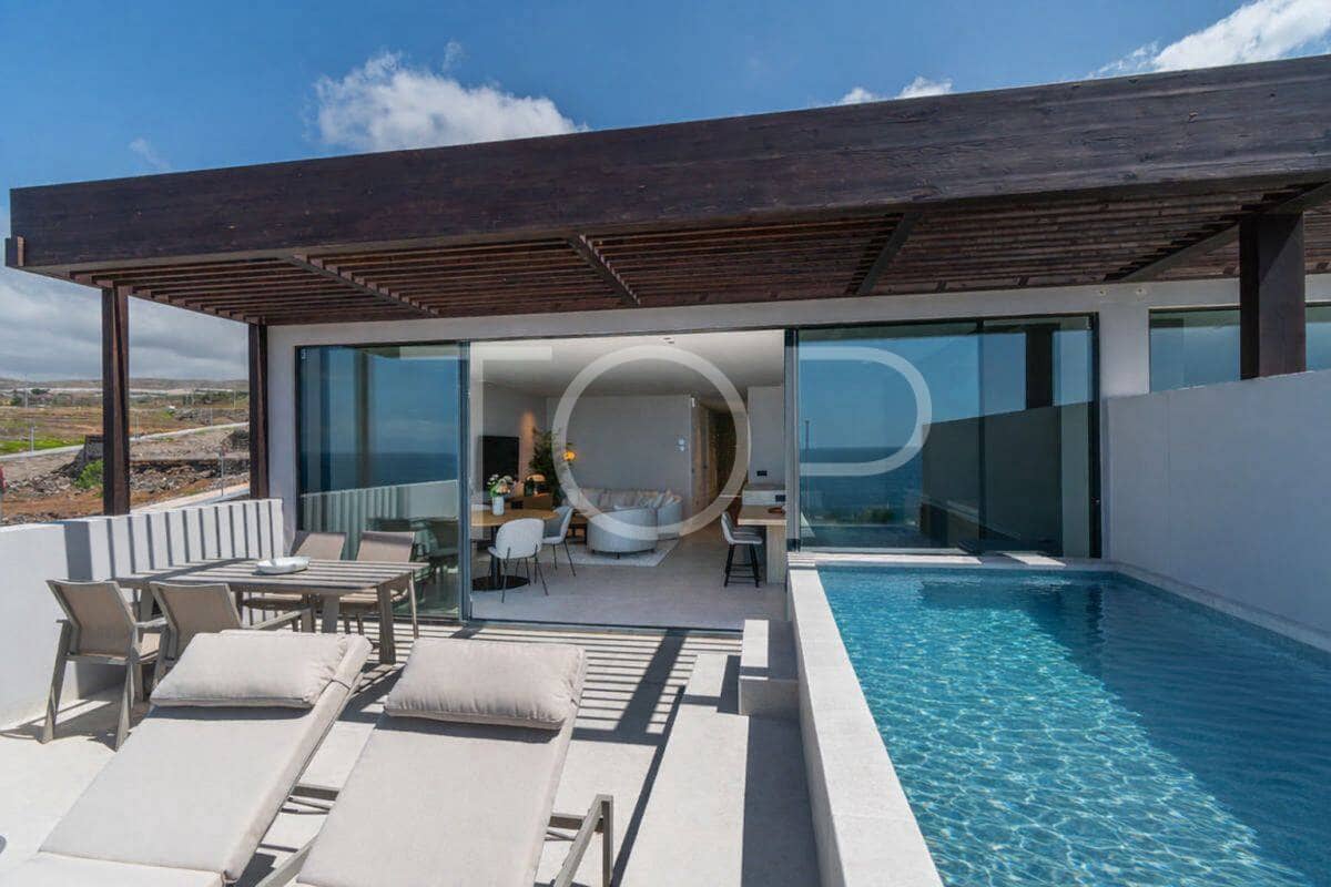 Piso de 2 habitaciones en Adeje en venta con garaje - 1.185.000 € (Ref: 9737731)