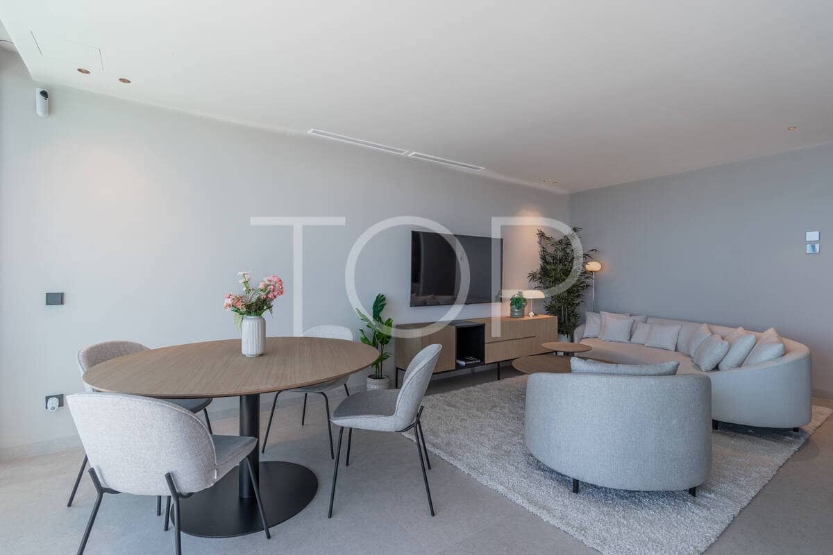 Piso de 2 habitaciones en Adeje en venta con garaje - 1.185.000 € (Ref: 9737731)