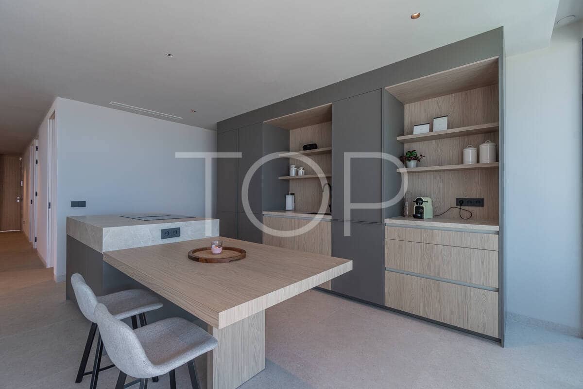 Piso de 2 habitaciones en Adeje en venta con garaje - 1.185.000 € (Ref: 9737731)