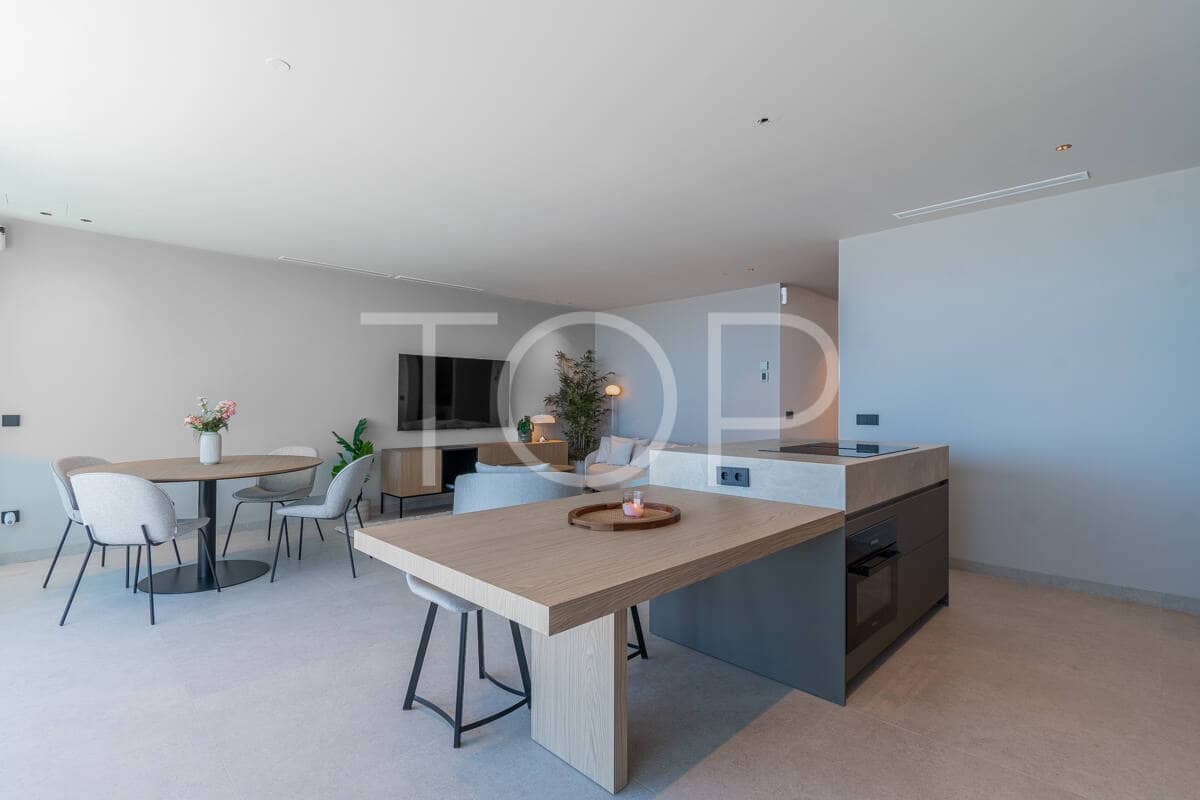 Piso de 2 habitaciones en Adeje en venta con garaje - 1.185.000 € (Ref: 9737731)