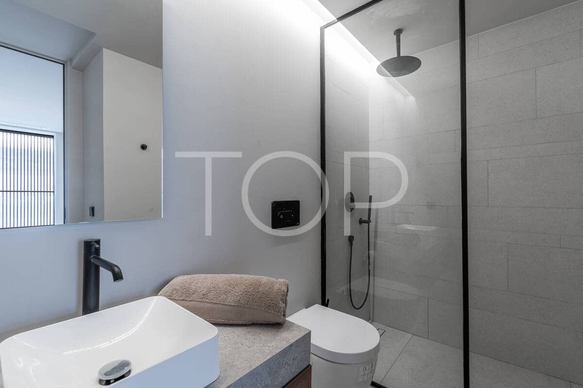 Piso de 2 habitaciones en Adeje en venta con garaje - 1.185.000 € (Ref: 9737731)