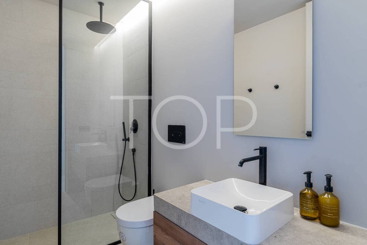 Piso de 2 habitaciones en Adeje en venta con garaje - 1.185.000 € (Ref: 9737731)