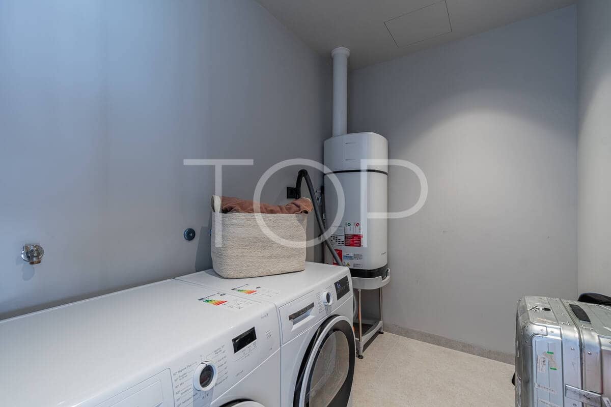 Piso de 2 habitaciones en Adeje en venta con garaje - 1.185.000 € (Ref: 9737731)