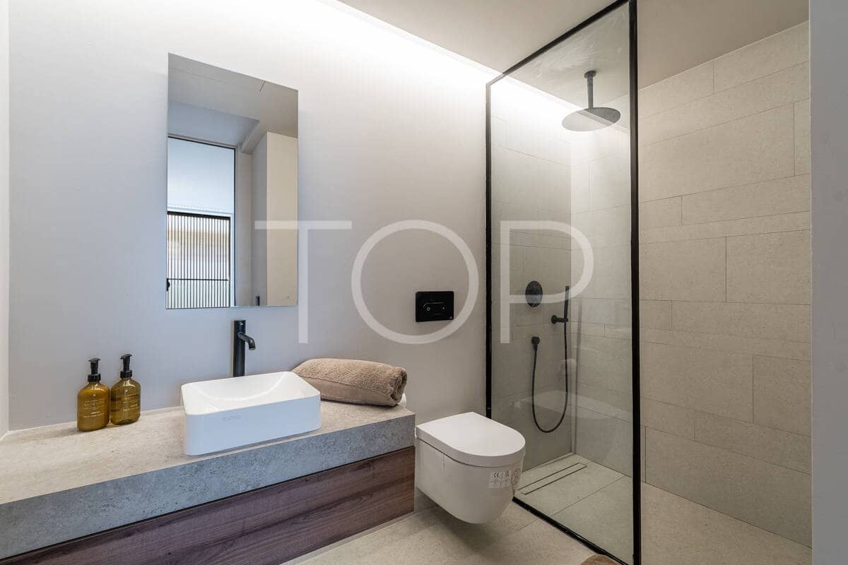 Piso de 2 habitaciones en Adeje en venta con garaje - 1.185.000 € (Ref: 9737731)