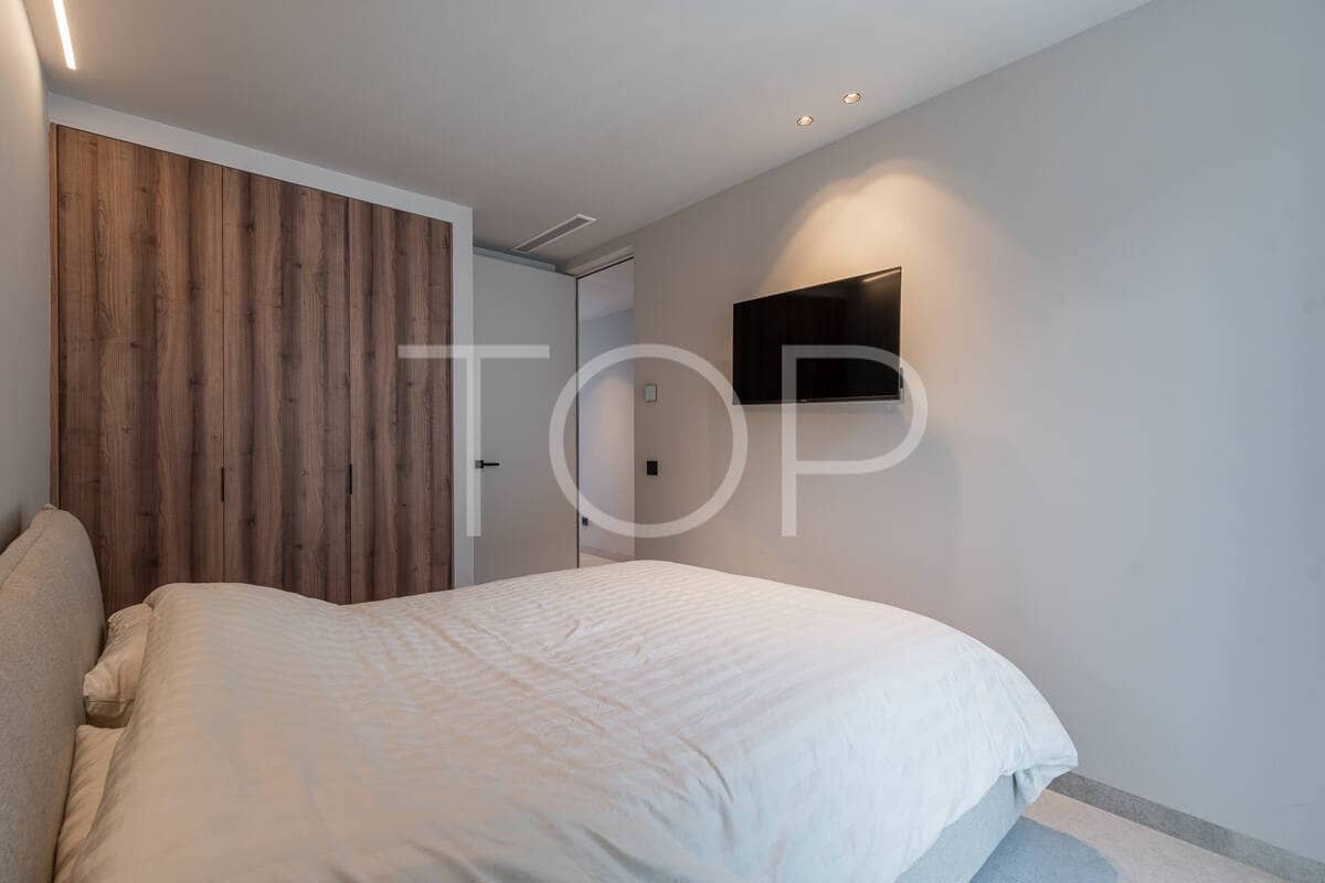 Piso de 2 habitaciones en Adeje en venta con garaje - 1.185.000 € (Ref: 9737731)